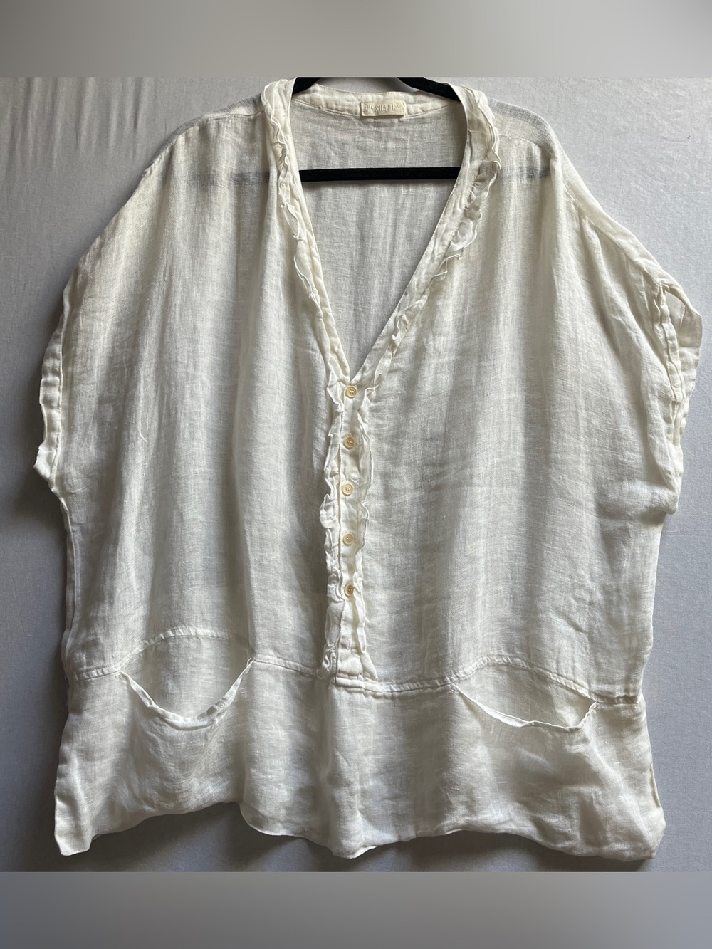 CP Shades Oversized White Linen V-Neck Button Front Ruffle Top M